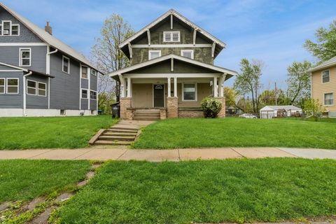 Single Family Residence in Des Moines IA 1303 12th Street.jpg