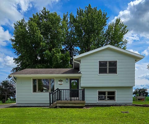 Homes For Sale - 1330 S K Avenue<br/> Nevada, IA 50201