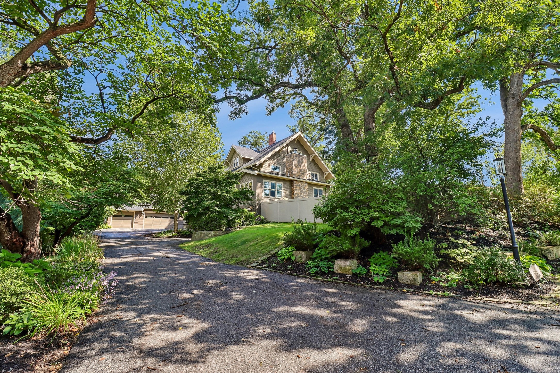 607 Country Club Boulevard