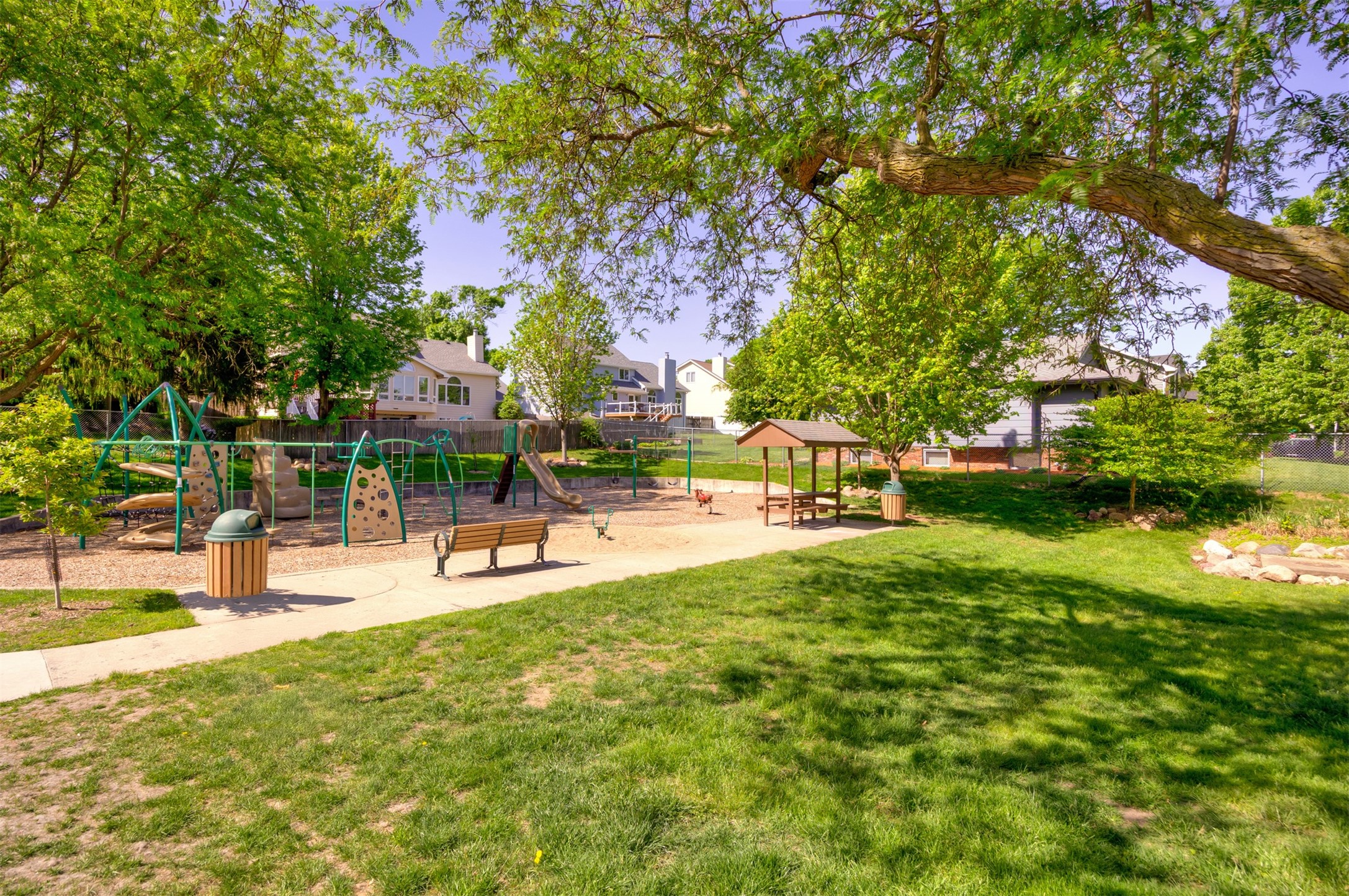 10760 Elmcrest Drive, Clive, Iowa image 31
