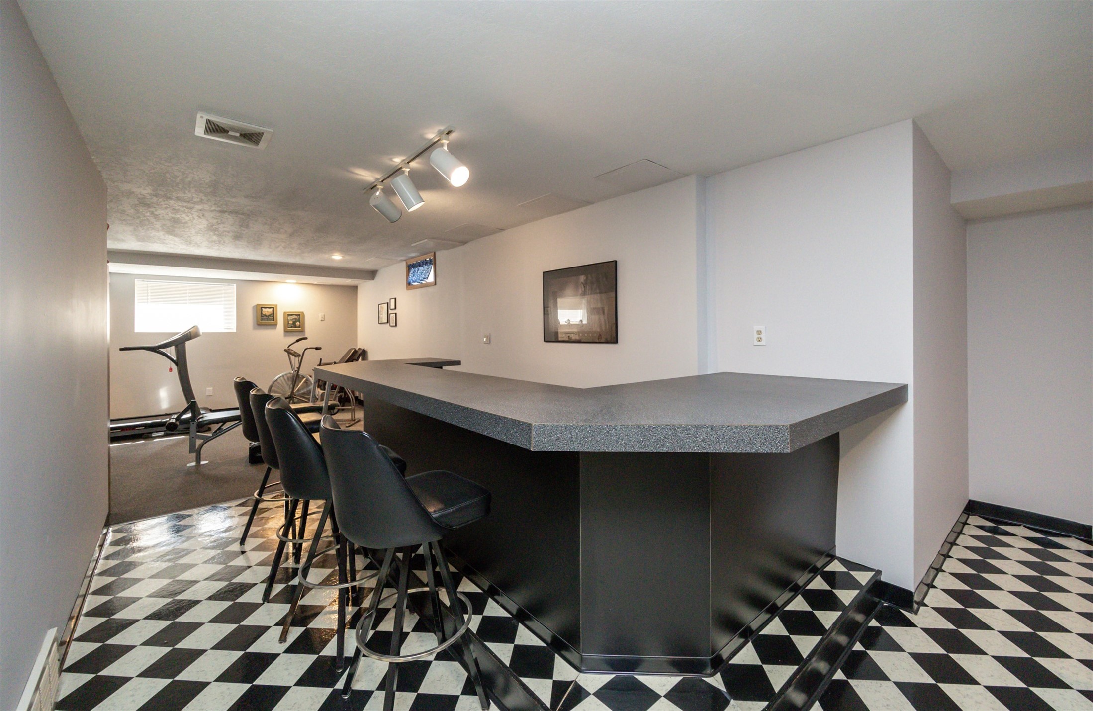 10760 Elmcrest Drive, Clive, Iowa image 24