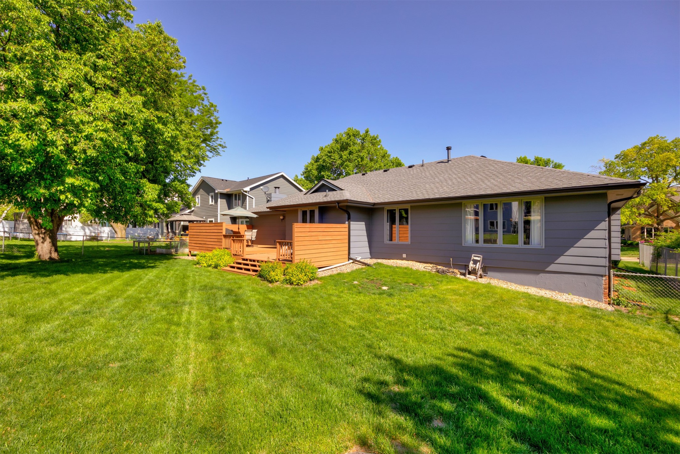10760 Elmcrest Drive, Clive, Iowa image 3