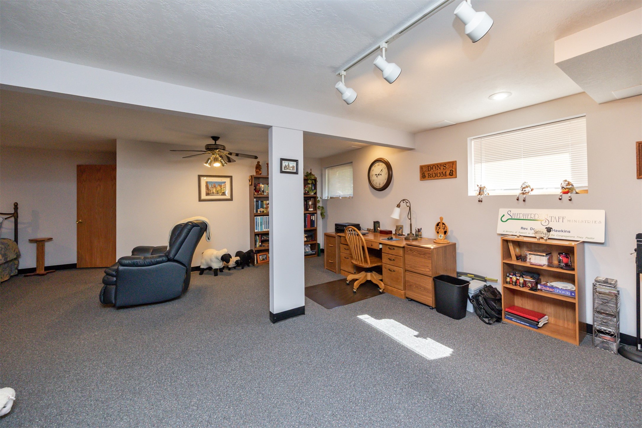 10760 Elmcrest Drive, Clive, Iowa image 26