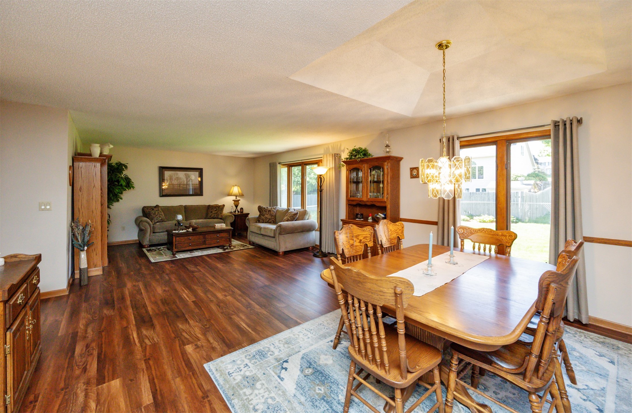 10760 Elmcrest Drive, Clive, Iowa image 8