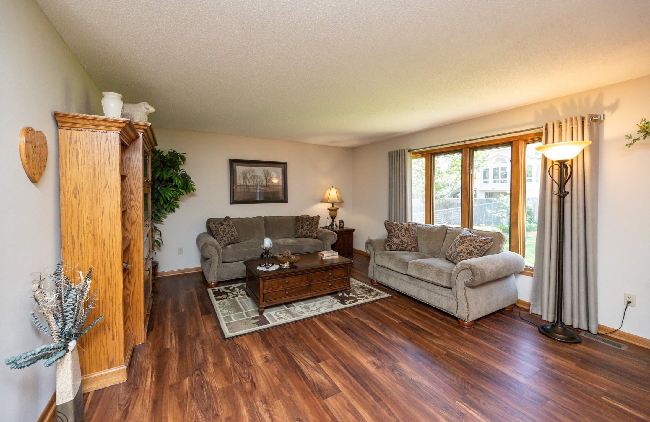 10760 Elmcrest Drive, Clive, Iowa image 9