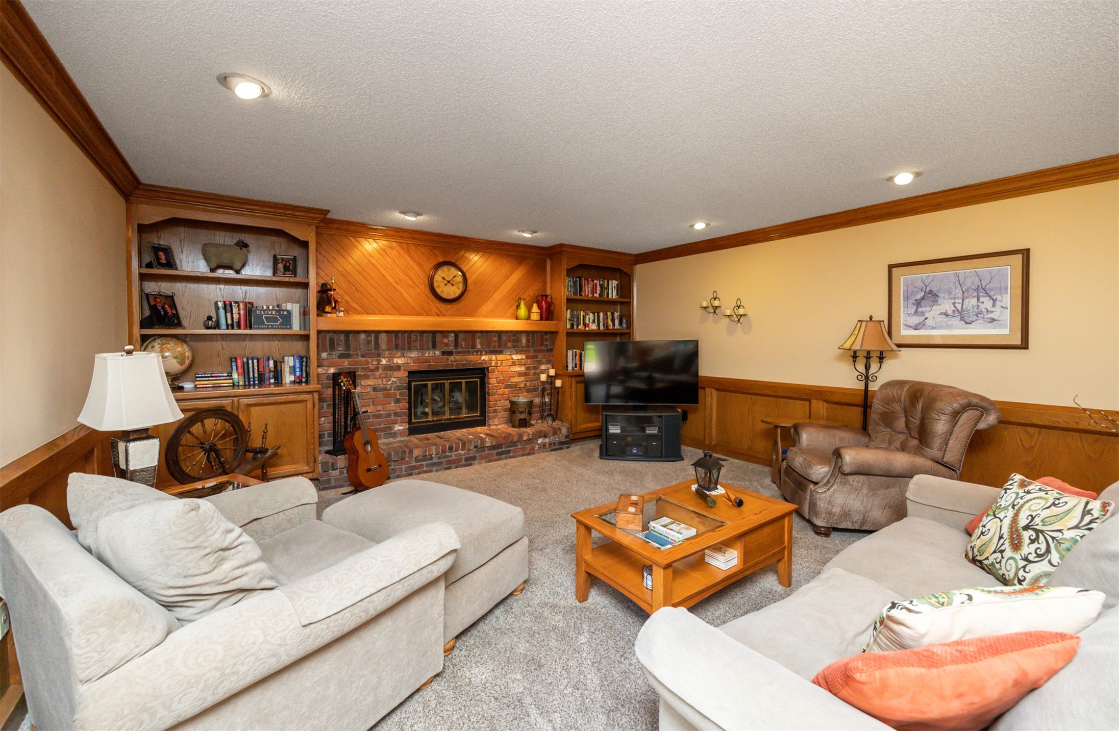 10760 Elmcrest Drive, Clive, Iowa image 14