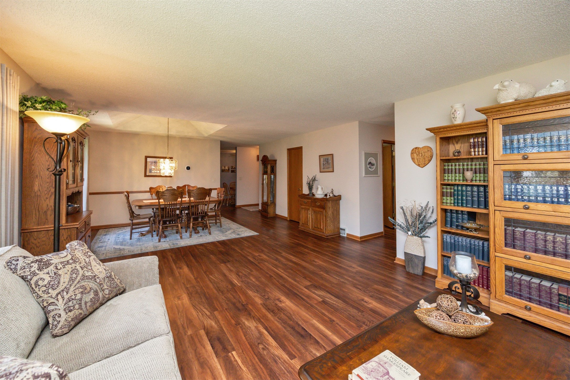 10760 Elmcrest Drive, Clive, Iowa image 11