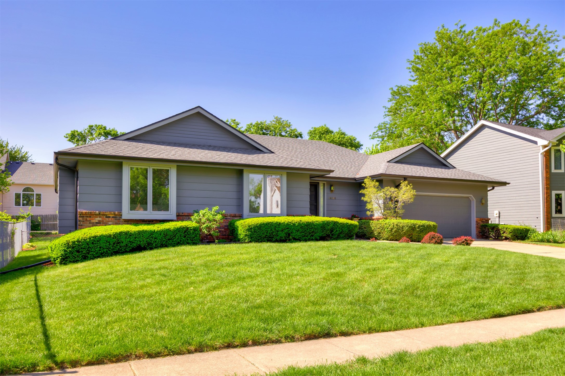 10760 Elmcrest Drive, Clive, Iowa image 1