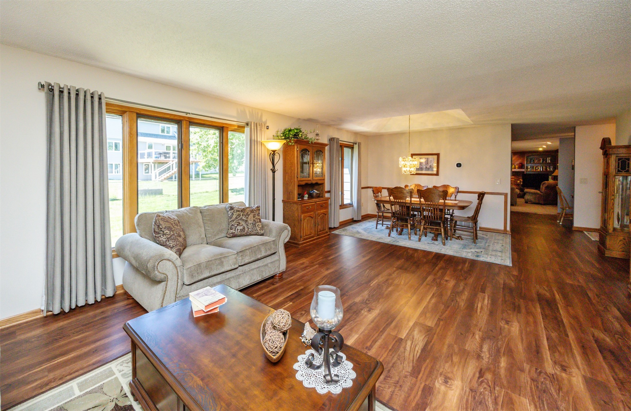 10760 Elmcrest Drive, Clive, Iowa image 7