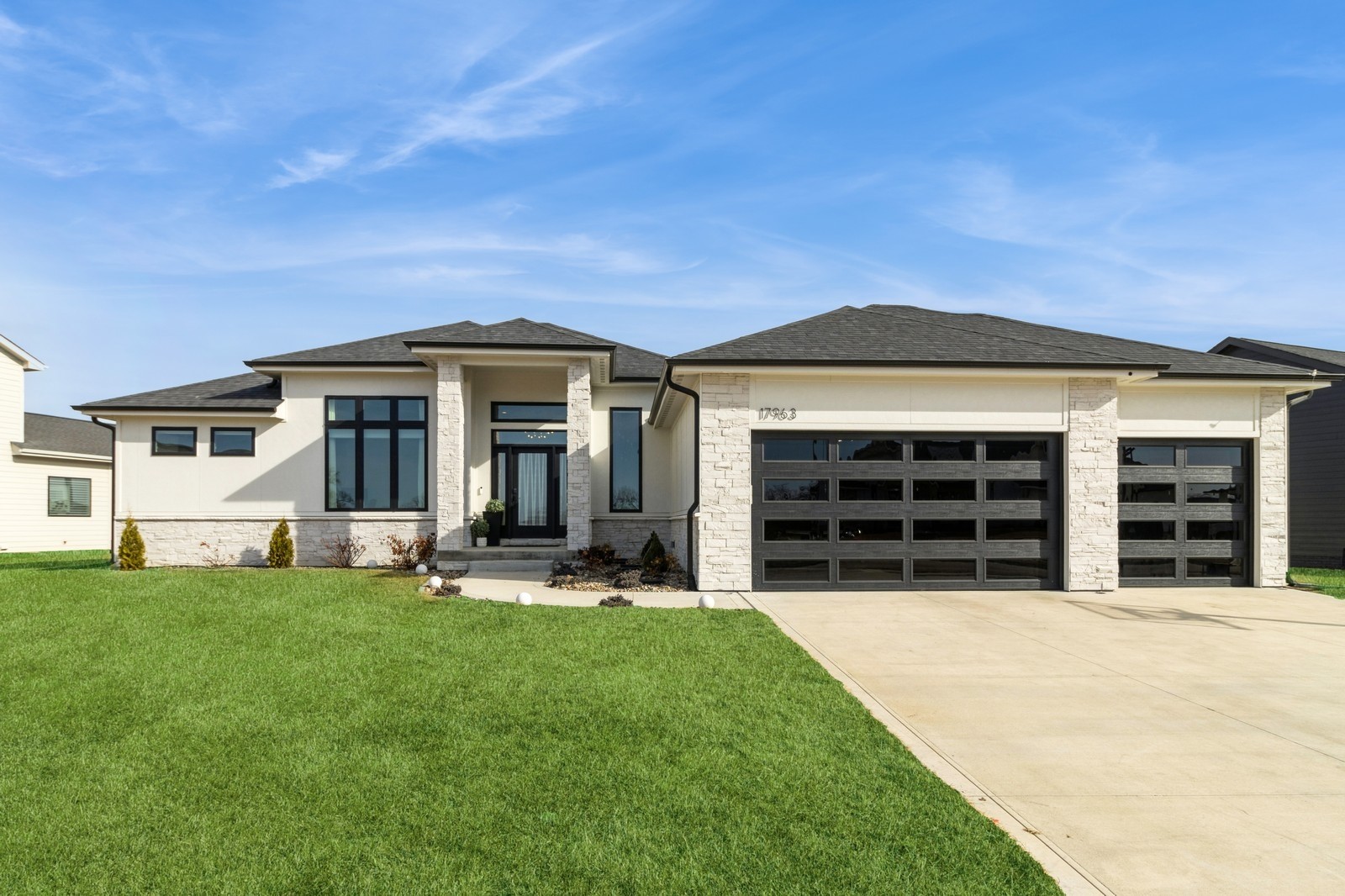 17963 Creekside Drive, Clive, Iowa image 1
