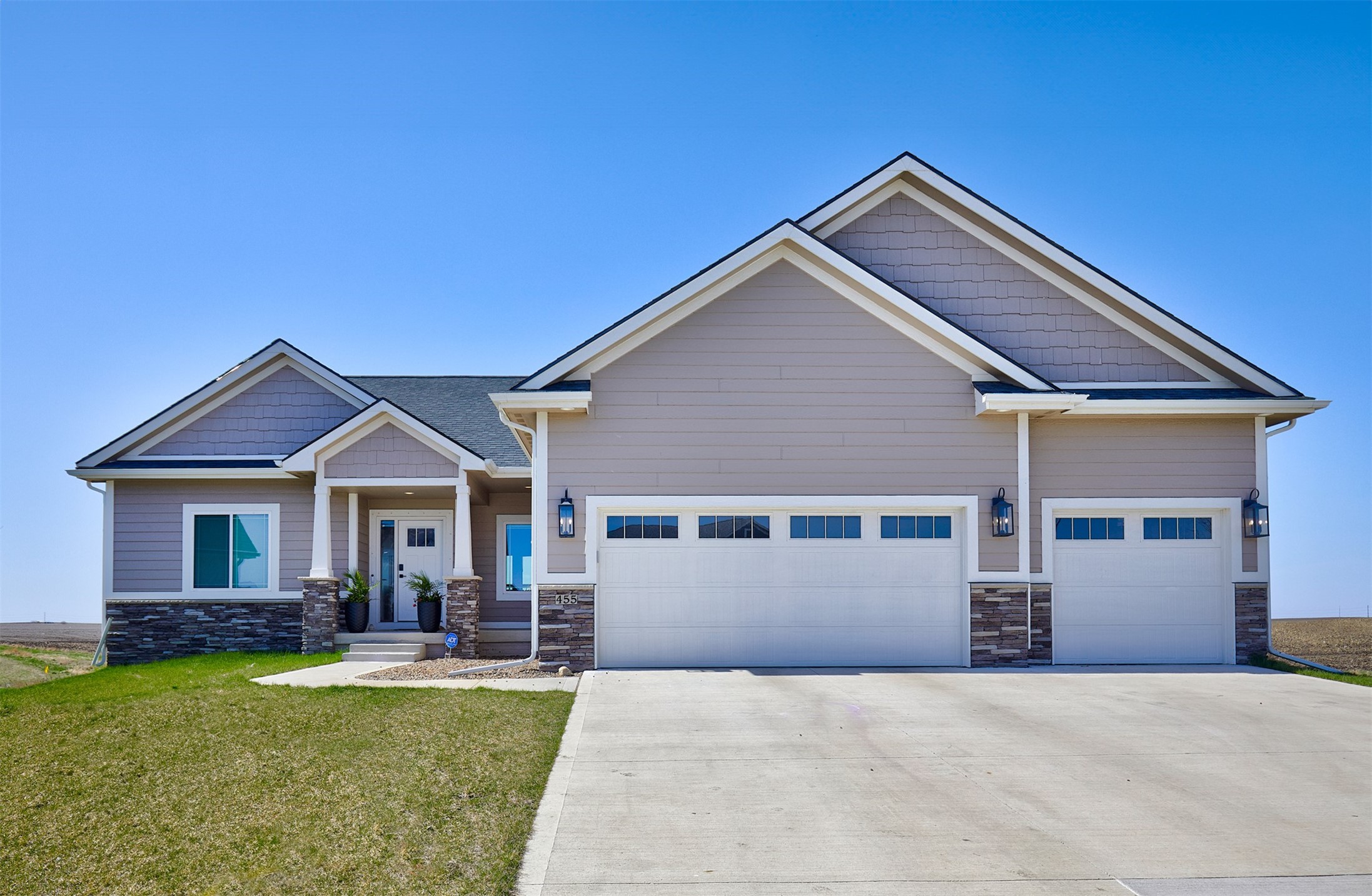 455 NW Ashley Circle, Waukee, Iowa image 1