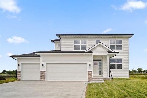 Homes For Sale - 327 41st Street<br/> Altoona, IA 50009