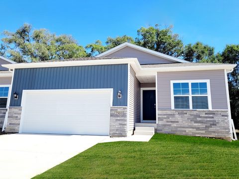 Condo For Sale - 504 Kinley Drive<br/> Waukee, IA 50263