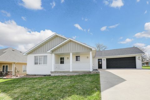 1009 E 6th Street Pella IA 50219