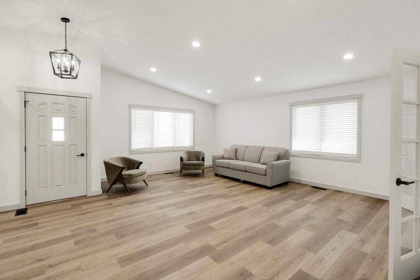1009 E 6th Street, Pella, Iowa image 3