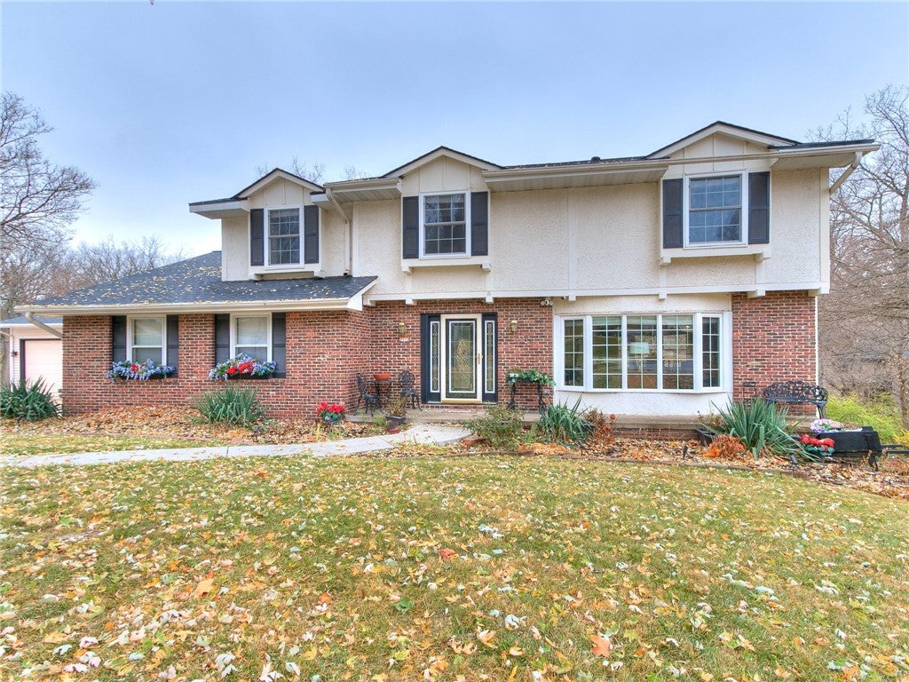 Photo 1 of 35 — 2712 Thornton Avenue, Des Moines, IA 50321