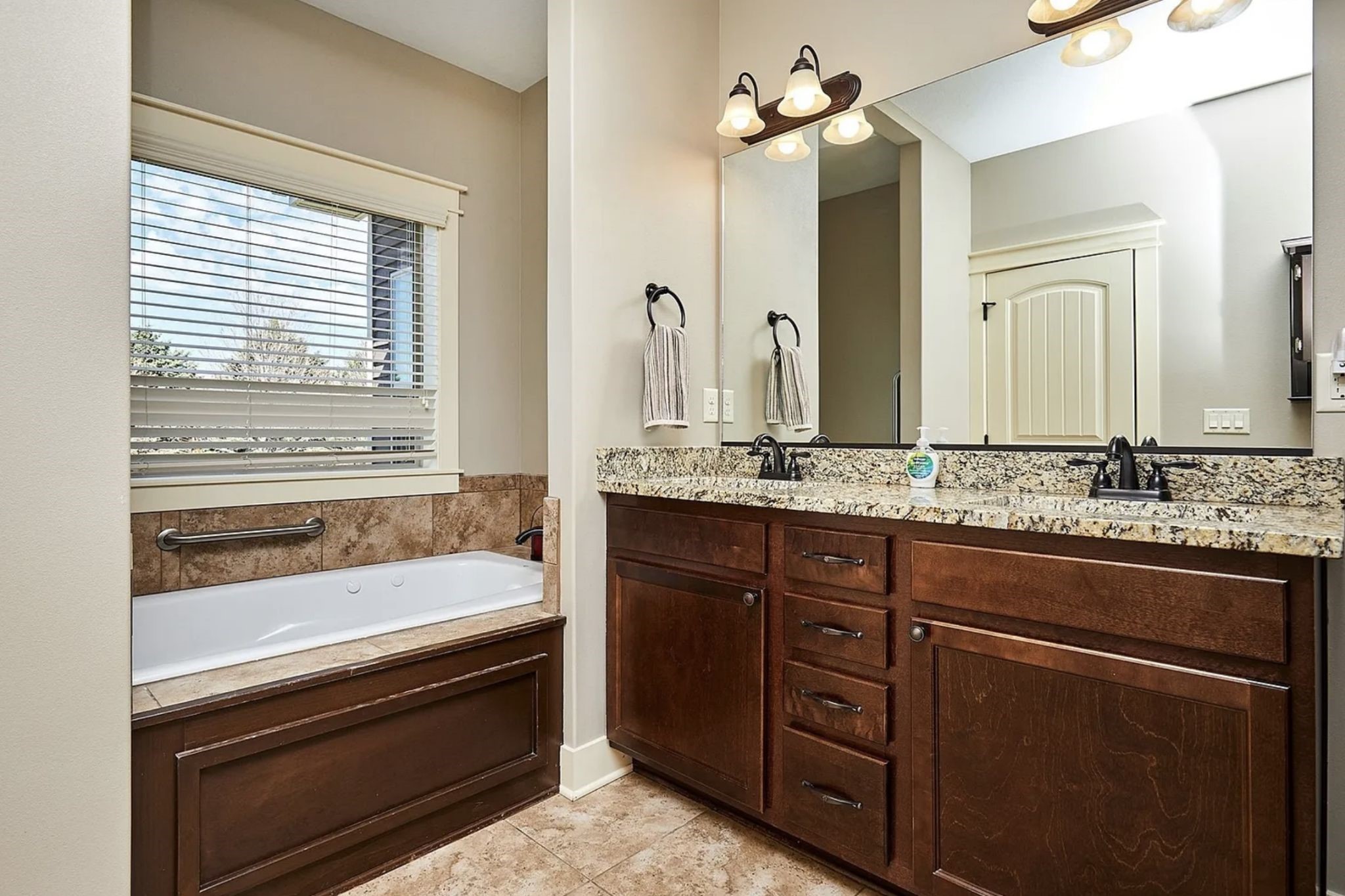 1445 SE Traden Drive, Waukee, Iowa image 10