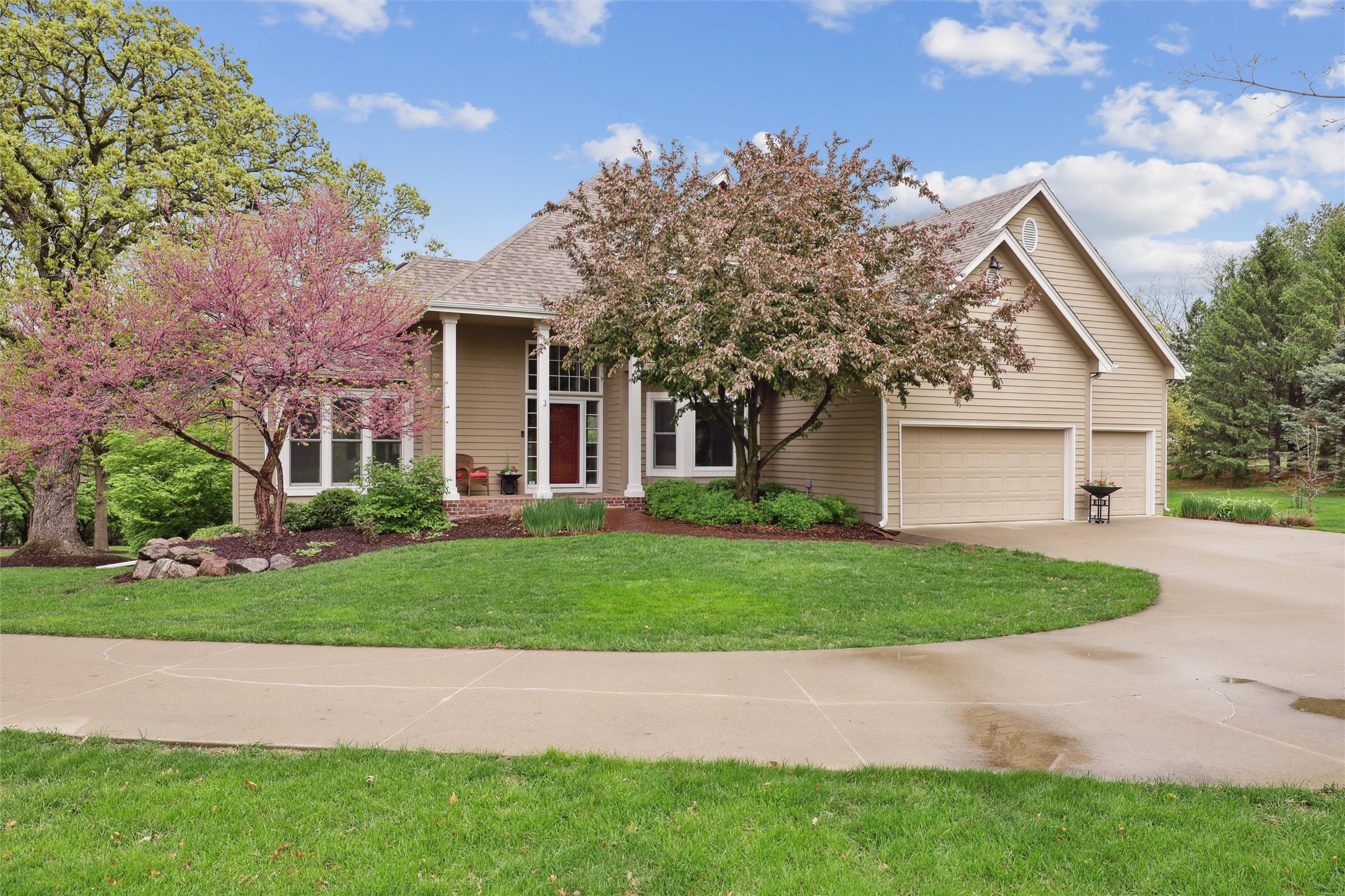 980 SE Browns Woods Drive, West Des Moines, Iowa image 1