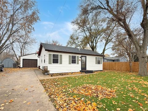 2519 E Aurora Avenue Des Moines IA 50317