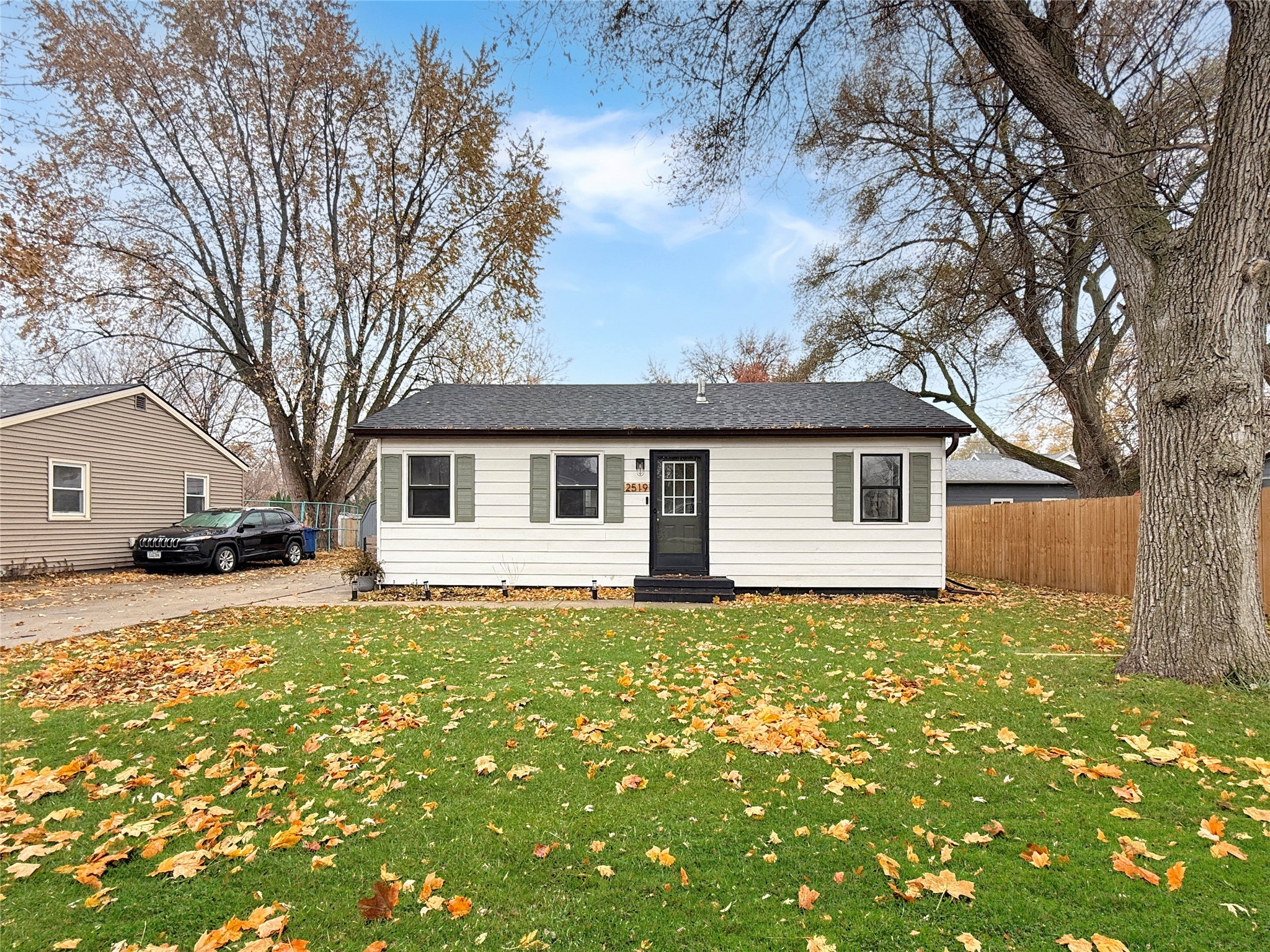 2519 E Aurora Avenue