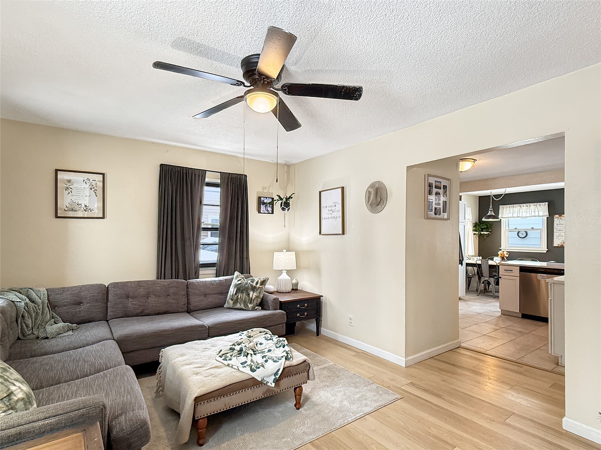 2519 E Aurora Avenue