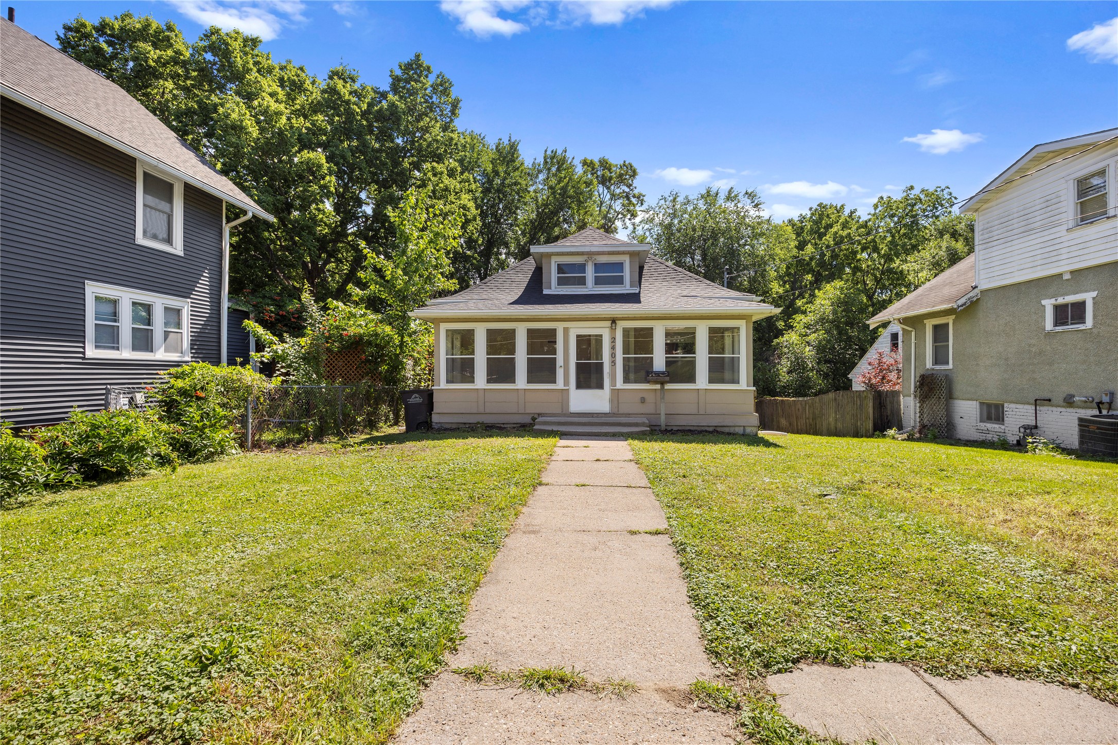 Photo 1 of 16 — 2405 E 9th Street, Des Moines, IA 50316