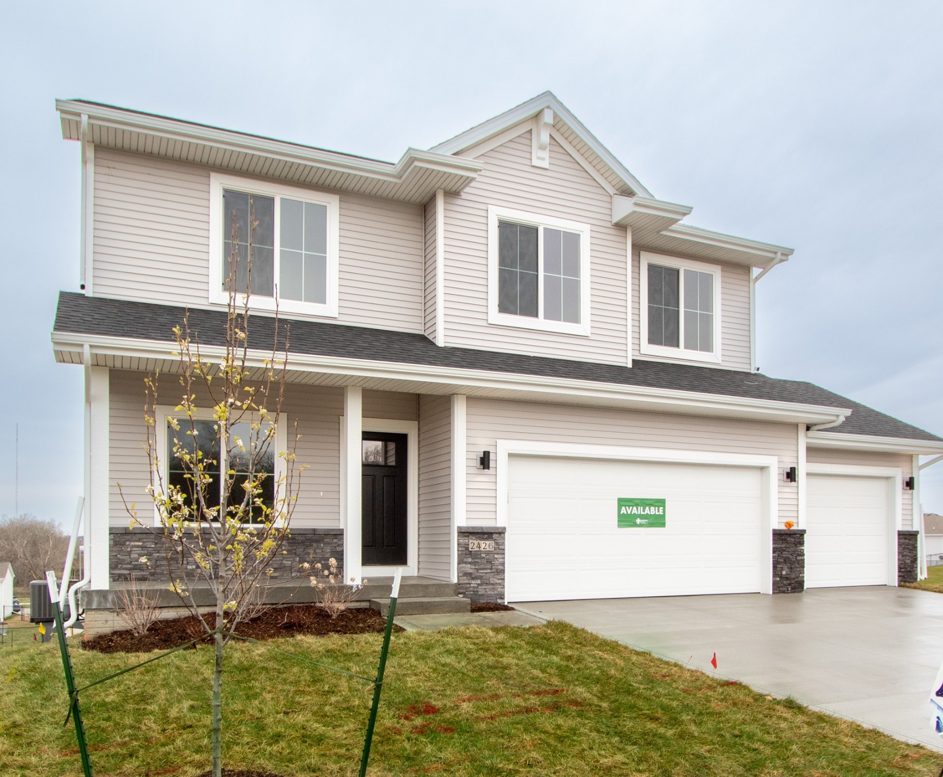 2426 E 50th Court, Des Moines, Iowa image 2