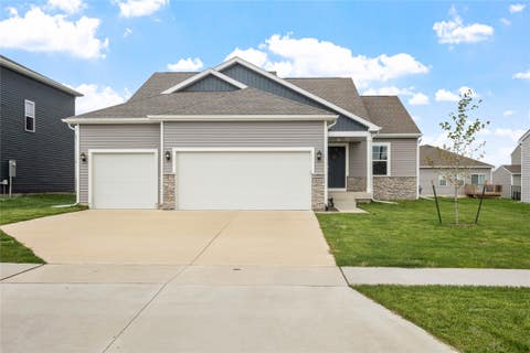 Homes For Sale - 10311 Southerwick Place<br/> Johnston, IA 50131