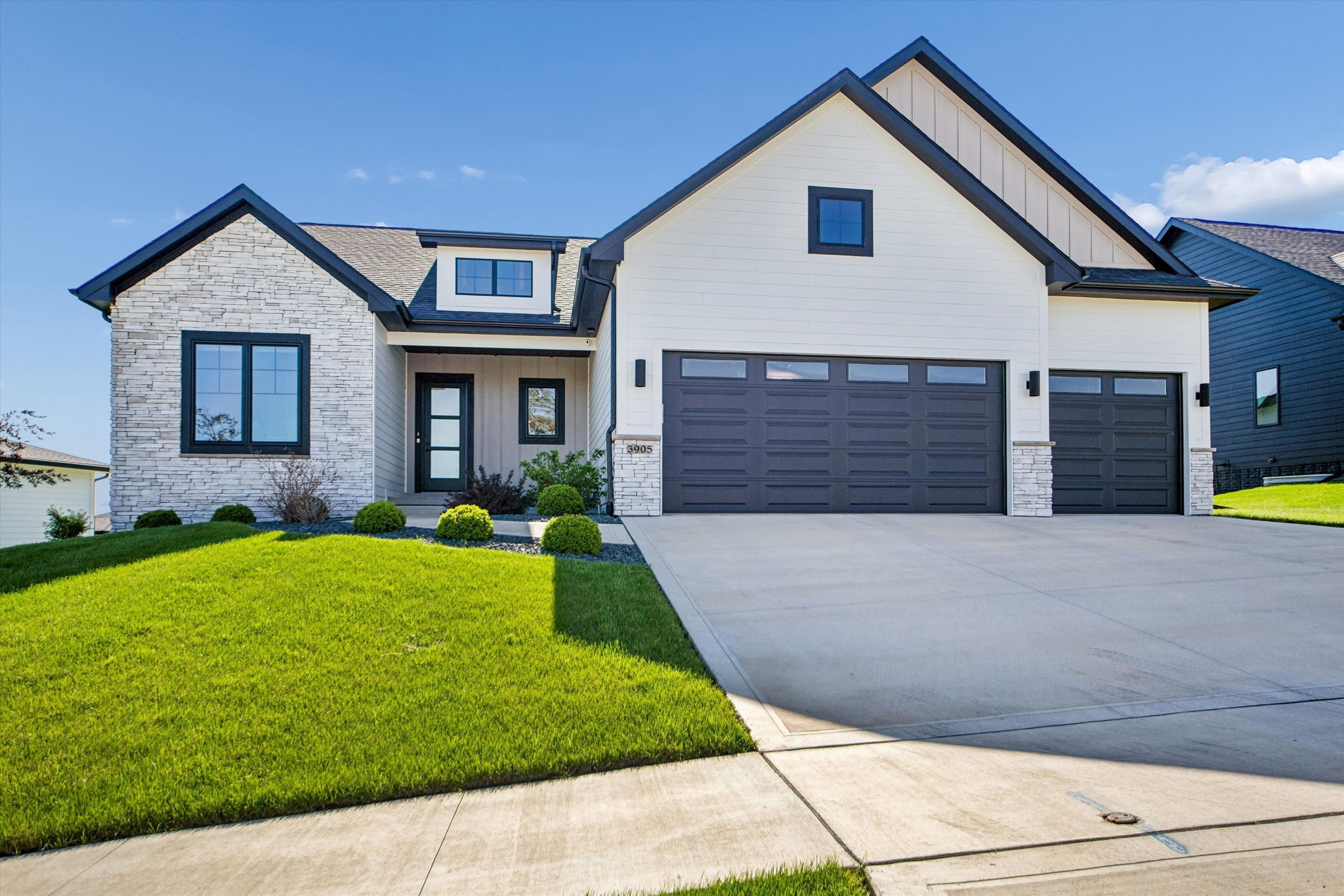 Photo 1 of 30 — 3905 SW 58th Street, Des Moines, IA 50321