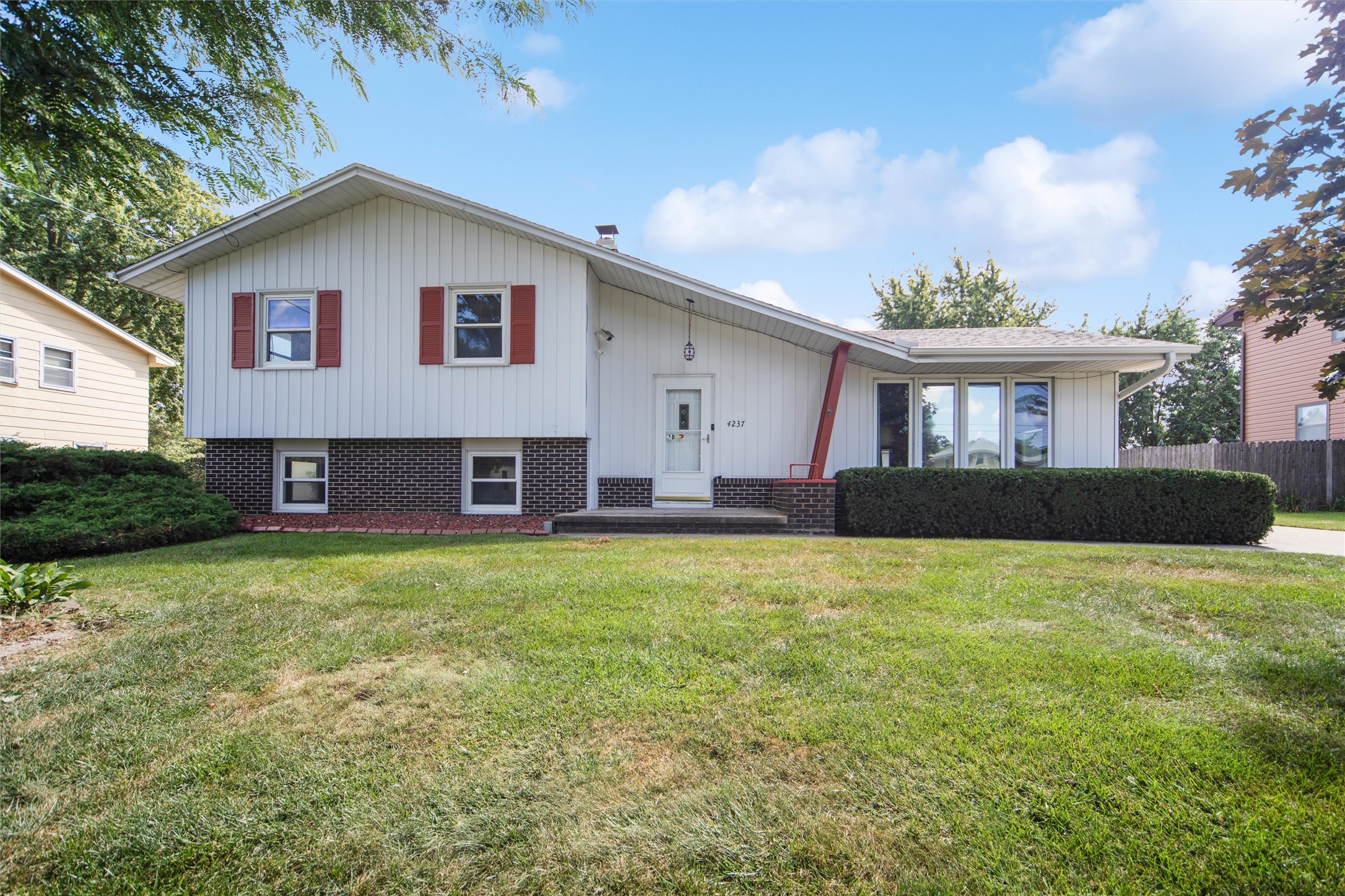 Urbandale, Iowa 50322, United States, 3 Bedrooms Bedrooms, ,2 BathroomsBathrooms,Residential,Active,198510