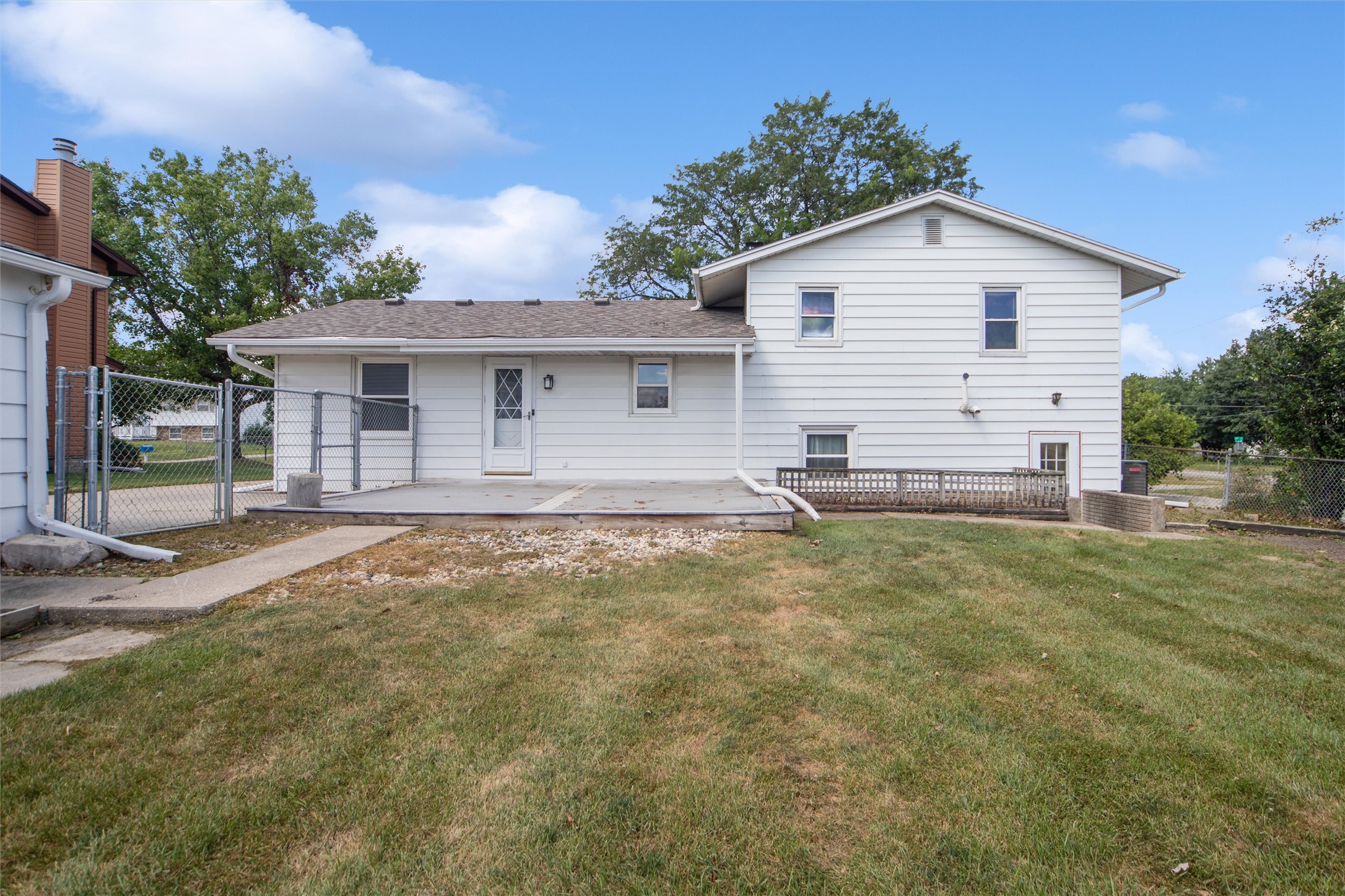 Urbandale, Iowa 50322, United States, 3 Bedrooms Bedrooms, ,2 BathroomsBathrooms,Residential,Active,198510