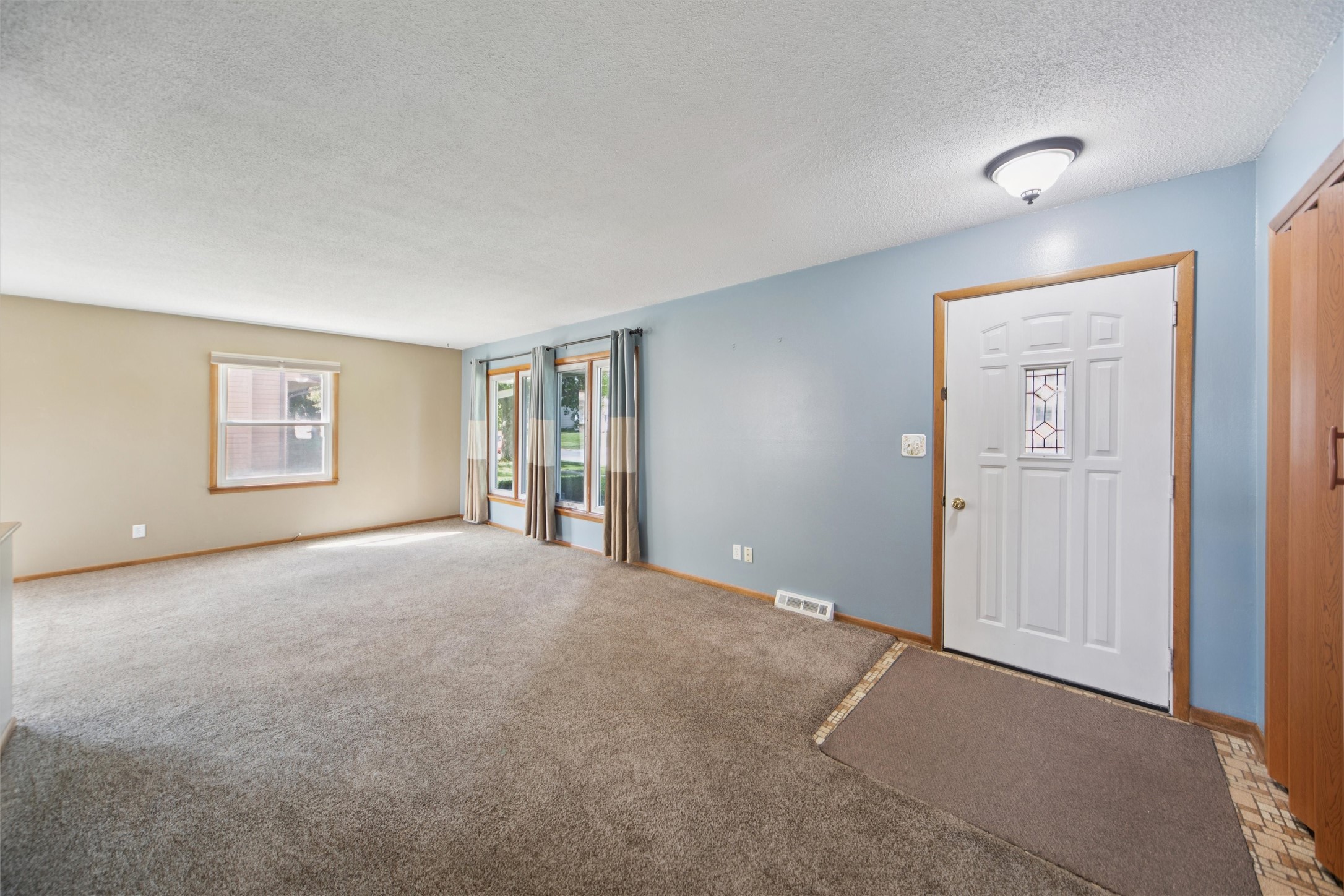 Urbandale, Iowa 50322, United States, 3 Bedrooms Bedrooms, ,2 BathroomsBathrooms,Residential,Active,198510