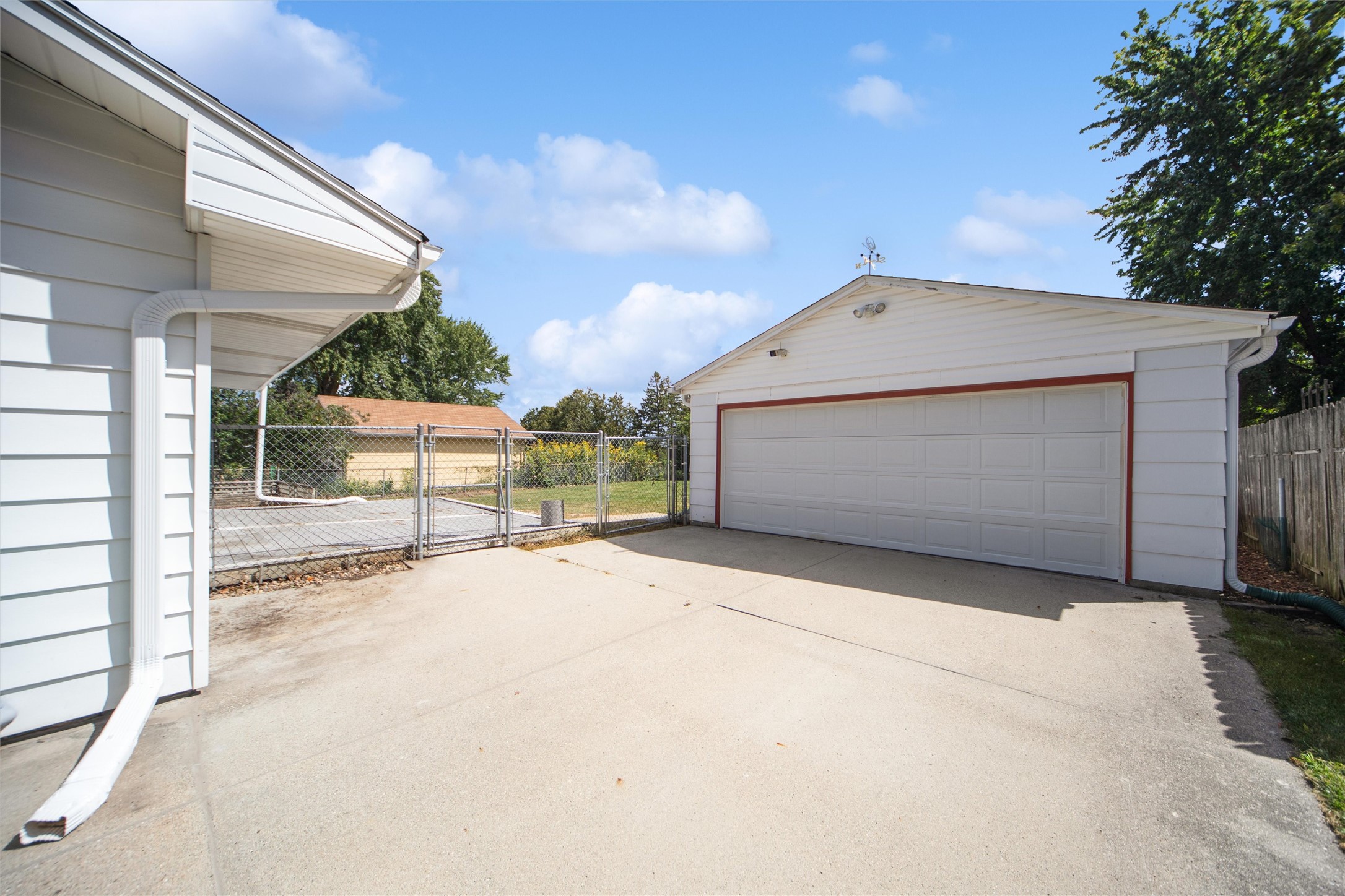 Urbandale, Iowa 50322, United States, 3 Bedrooms Bedrooms, ,2 BathroomsBathrooms,Residential,Active,198510