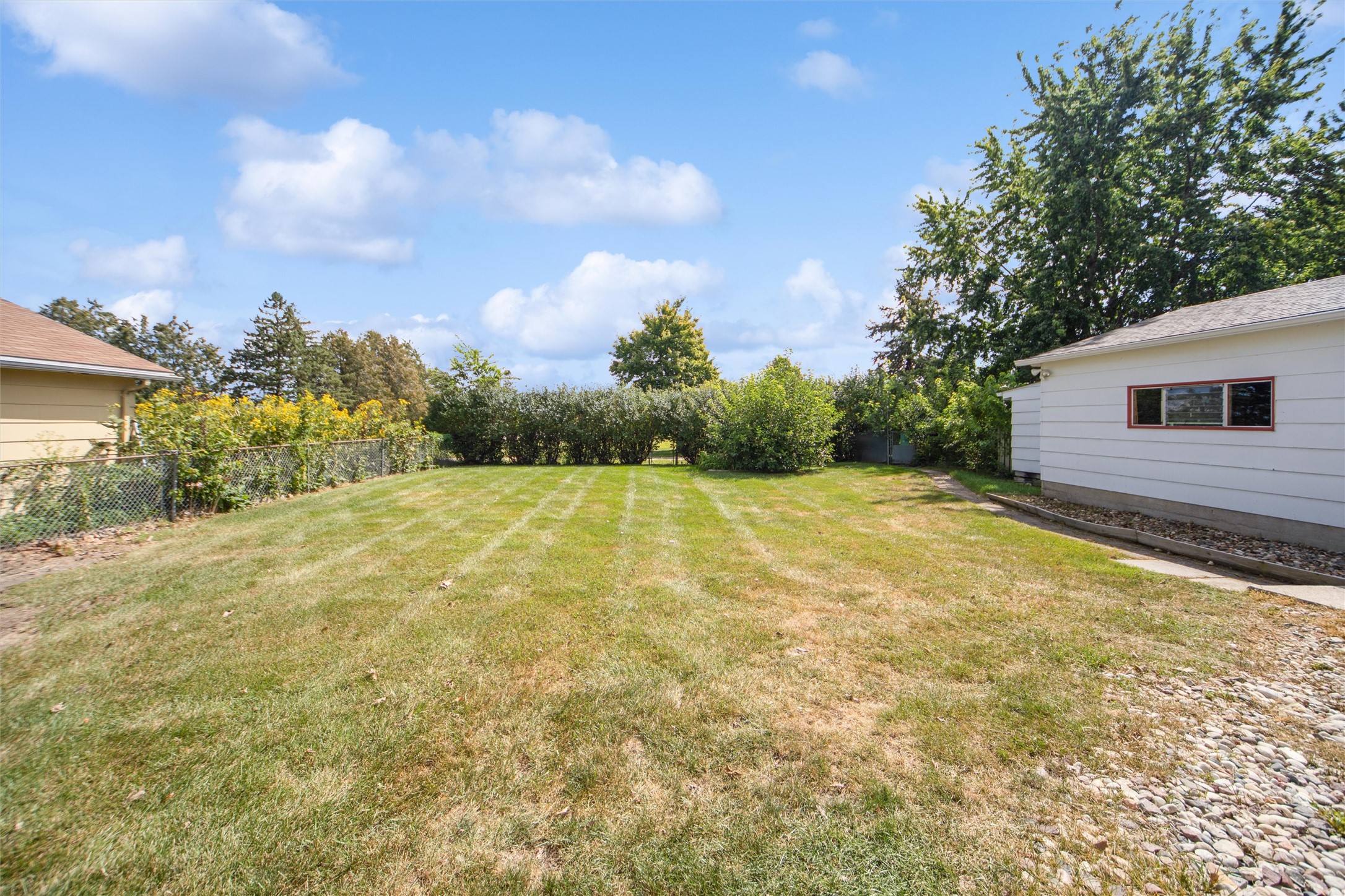 Urbandale, Iowa 50322, United States, 3 Bedrooms Bedrooms, ,2 BathroomsBathrooms,Residential,Active,198510