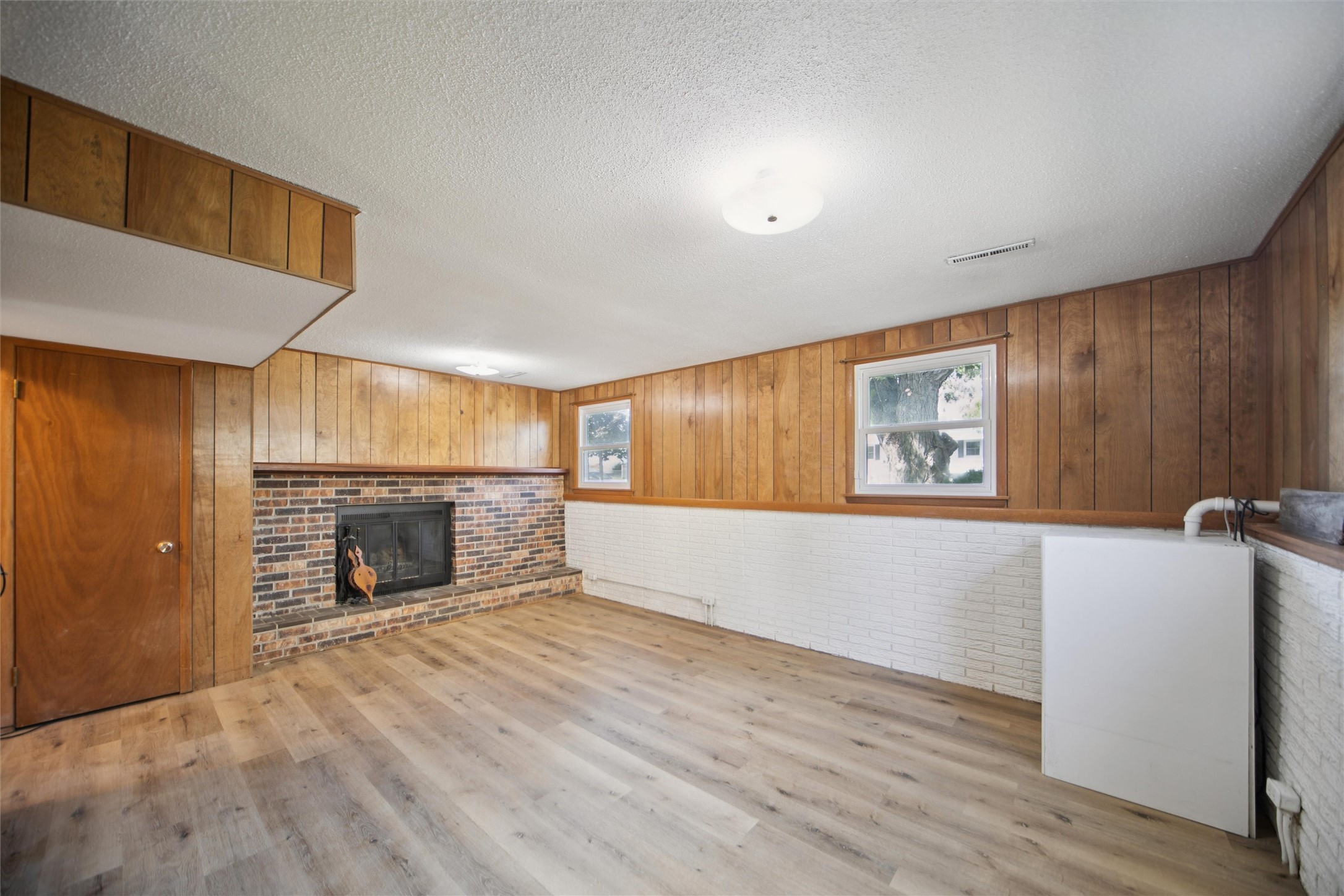 Urbandale, Iowa 50322, United States, 3 Bedrooms Bedrooms, ,2 BathroomsBathrooms,Residential,Active,198510