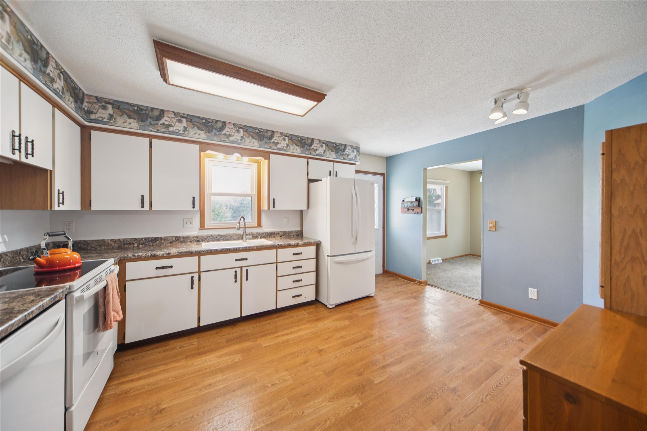 Urbandale, Iowa 50322, United States, 3 Bedrooms Bedrooms, ,2 BathroomsBathrooms,Residential,Active,198510