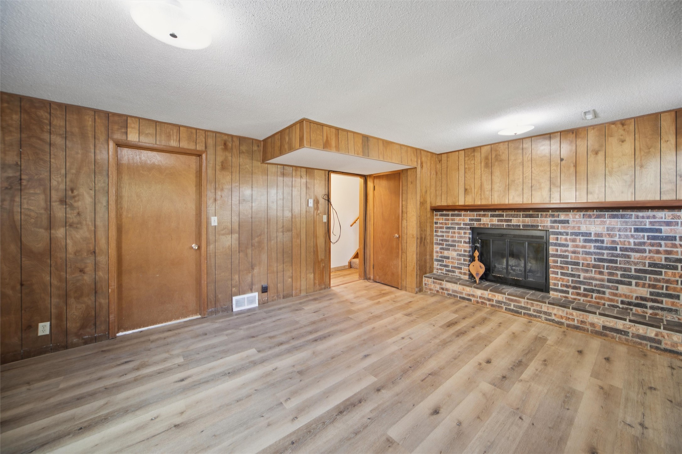 Urbandale, Iowa 50322, United States, 3 Bedrooms Bedrooms, ,2 BathroomsBathrooms,Residential,Active,198510