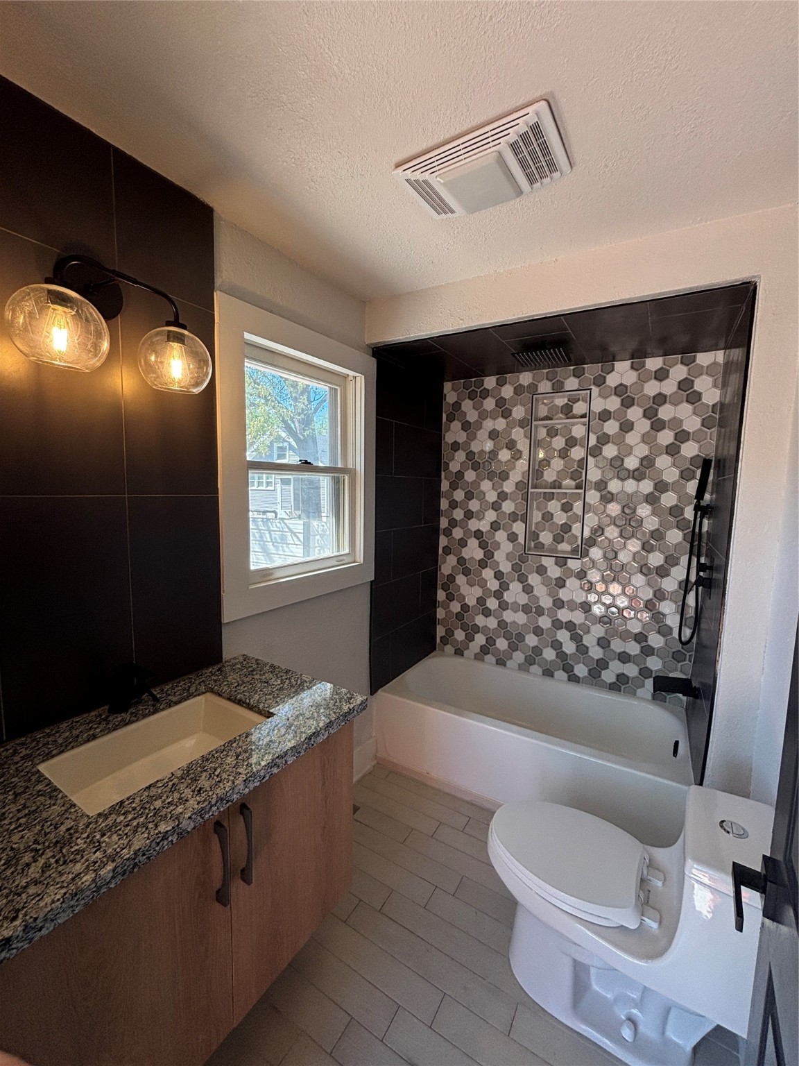 2014 York Street Street, Des Moines, Iowa image 12