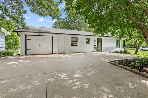 1114 Hazel Street Pella IA 50219
