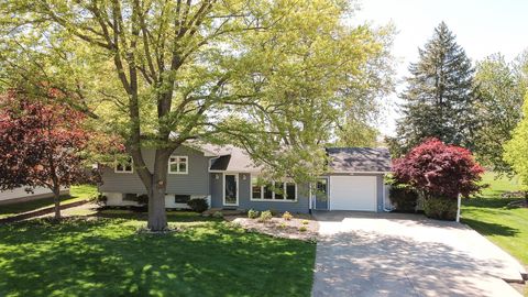 1009 W 4th Street Pella IA 50219
