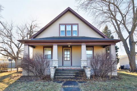Homes For Sale - 620 Locust Street<br/> Waukee, IA 50263