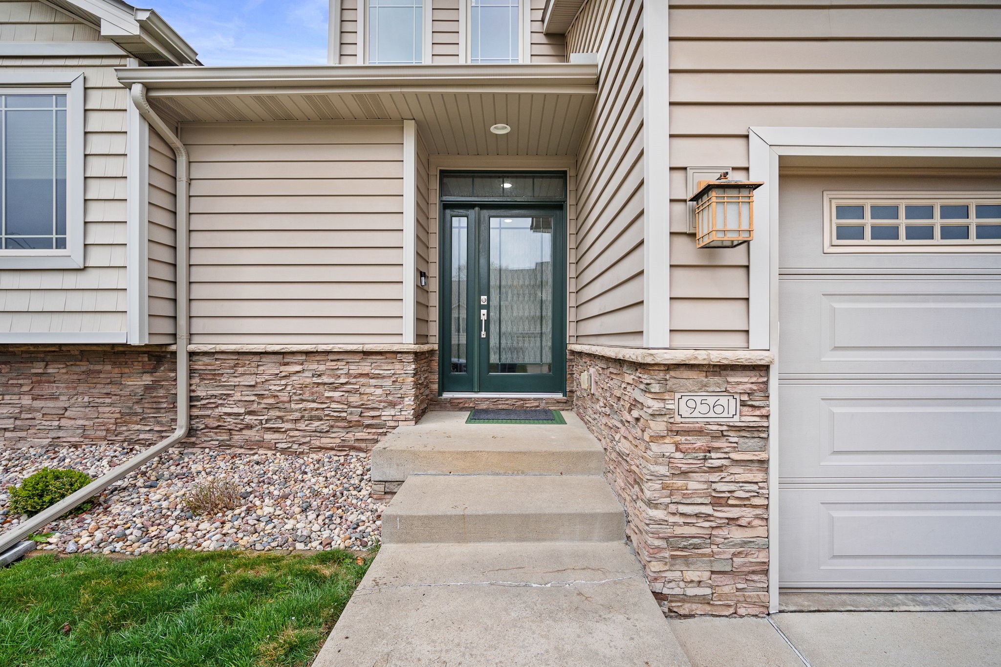 9561 Coneflower Lane, Johnston, Iowa image 3
