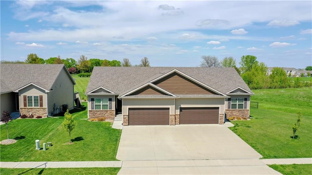 212 NW Autumn Crest Drive, Ankeny, Iowa image 1