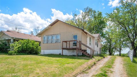 Homes For Sale - 1305 N 7th Street<br/> Chariton, IA 50049