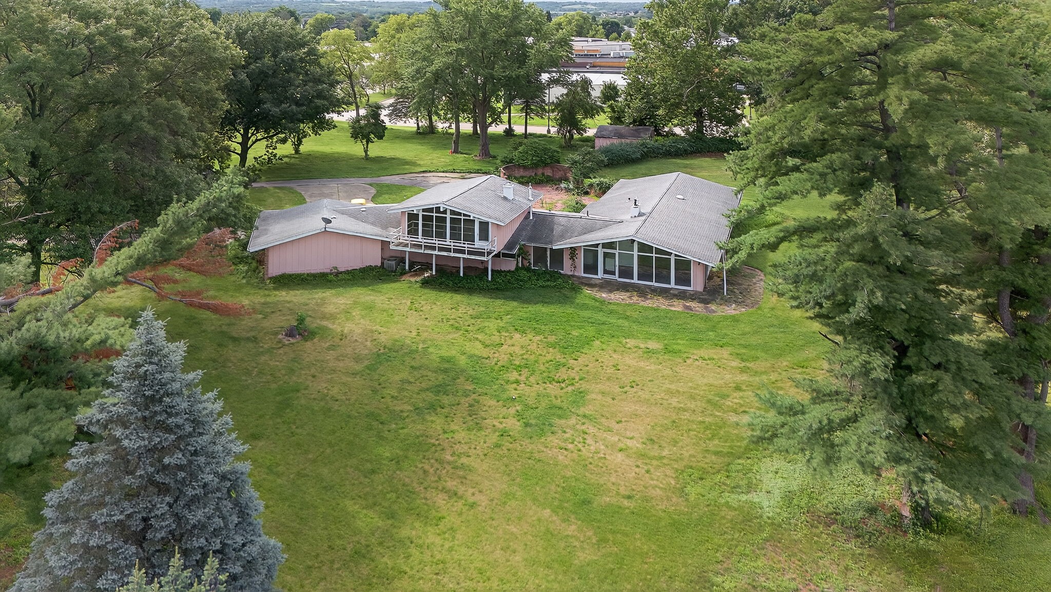 1588 Highway 5 Highway