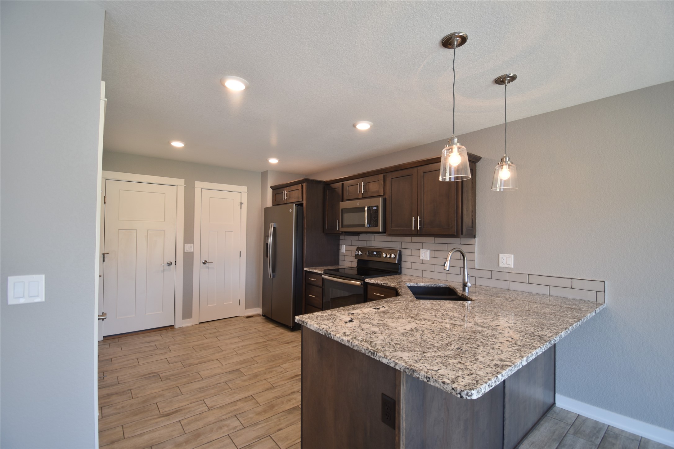 2017 NE Heritage Drive, Grimes, Iowa image 4