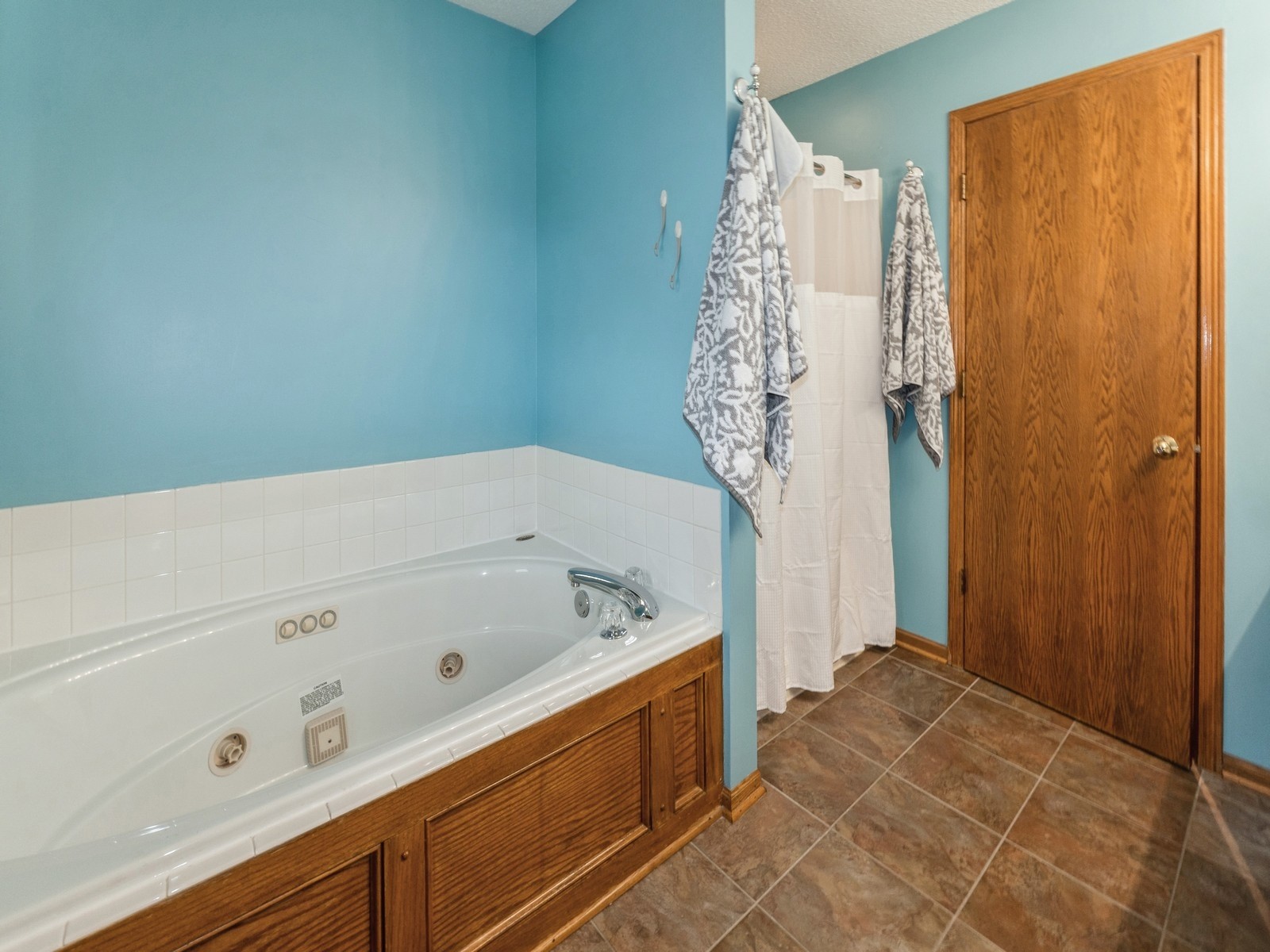 2190 NW 147th Street, Clive, Iowa image 29