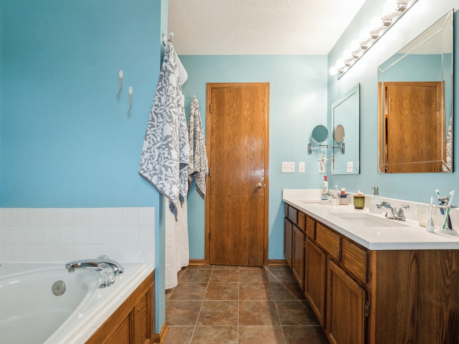2190 NW 147th Street, Clive, Iowa image 30