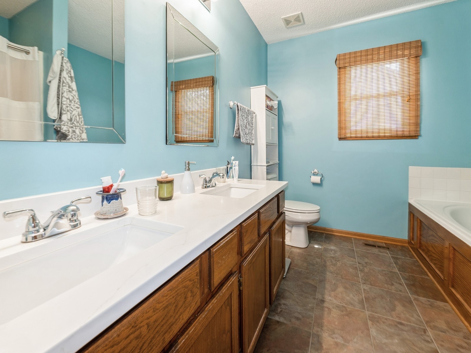 2190 NW 147th Street, Clive, Iowa image 28