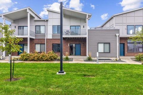 Condo For Sale - 463 SW 12th Street<br/> Des Moines, IA 50309